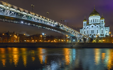Obraz premium Temple Bridge and Cathedral of Christ the Savior in Moscow