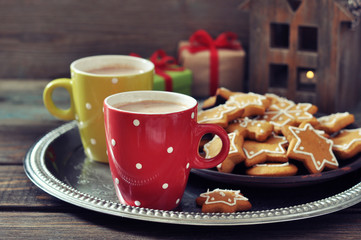 Hot chocolate with ginger cookies