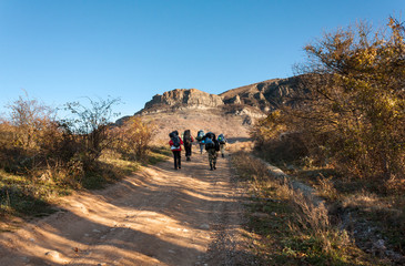 Obraz premium Group Hiker Dirt Road Mountain Landscape