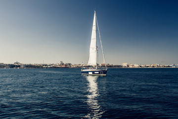 Obraz premium Sailing ship yachts with white sails