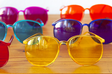 bunte Brillen