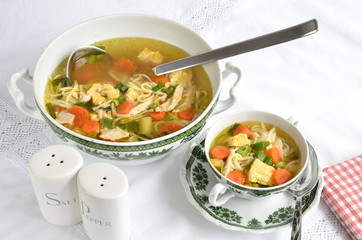 Hühnersuppe mit Einlage