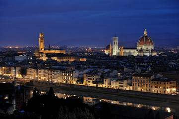 Firenze - vista notturna  del Duomo e Palazzo della Signoria