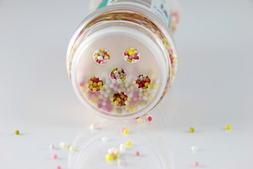 zuckerperlen in der dose