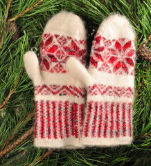 Шерстяные варежки