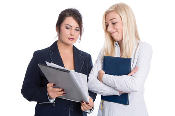 Besprechung unter Frauen im Büro isoliert - kauffmännisch