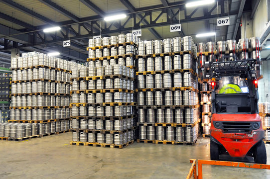 Lagerung Bierf&auml;sser Brauerei // brewery storage