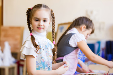 Obraz premium Children drawing and painting