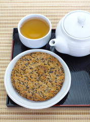 japanese rice crackers , sesami  flavor