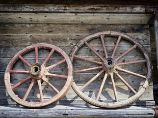 Fototapeta na wymiar old wheel