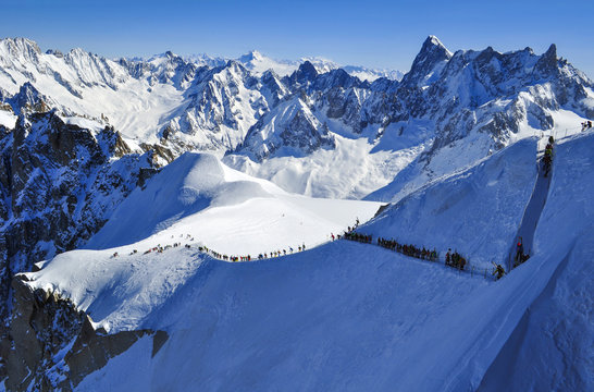 Skiers heading for Vallee Blanche