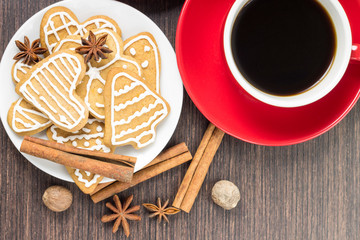 Two cups of coffee with gingerbread cookies