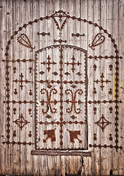 Porte clout&eacute;e tunisienne