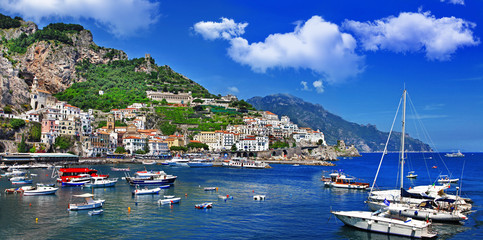 Fototapeta na wymiar wspaniałe wybrzeże Amalfi. Włochy