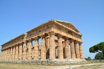Obraz premium Ancient Temple Greek Ruins Acropolis - Paestum Italy