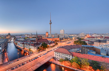 Fototapeta na wymiar Berlin z góry na dobę