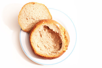 Naklejka premium Ausgehöhltes Brot