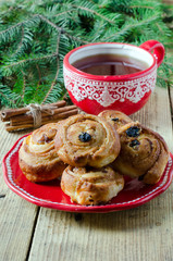 Christmas rolls with raisins and cinnamon