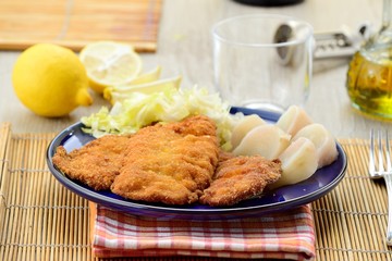 Petto di pollo impanato con verdure
