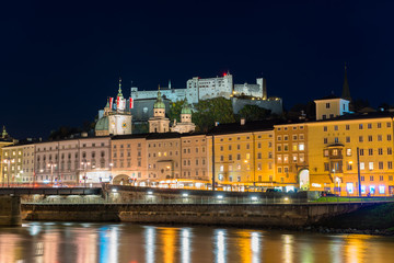 Obraz premium Night view of Salzburg old town, Austria
