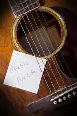 Obraz premium Music for life,guitar and message paper