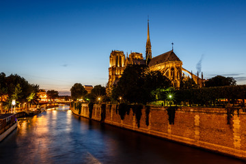 Fototapeta na wymiar Notre Dame de Paris Cathedral and Seine River in the Evening, Pa