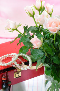 Red jewel box and pink roses