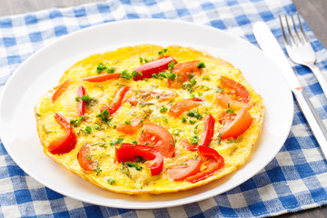 Omelet with paprika, tomato and herbs