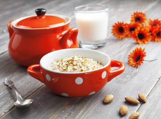 Oatmeal with almonds