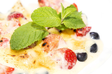 berries in cream sauce