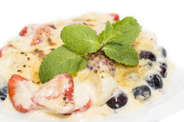 berries in cream sauce