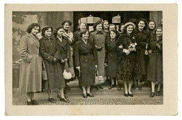 CIRCA 1949 - young women - obrazy, fototapety, plakaty