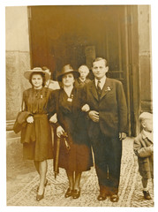 CIRCA 1945 - walk through the city,