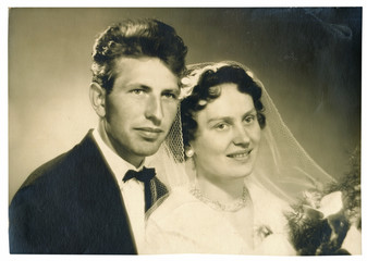 wedding day, bride and groom - circa 1955 - 59127655