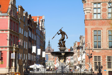 The Neptune fountain and old town of Gdansk - obrazy, fototapety, plakaty