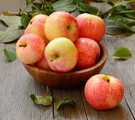 Naklejka na ściany i meble Red ripe apples on wooden table