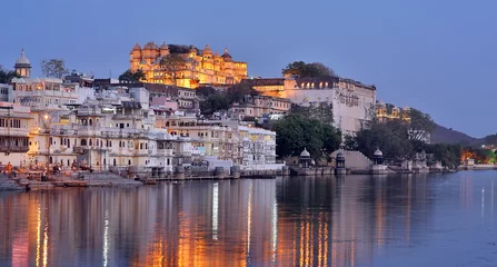 Papier Peint photo autocollant Inde Vue magnifique sur Udaipur, Rajasthan la nuit