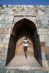 Obraz na płótnie Canvas Caucasian tourist girl at Qutb Minar, New Delhi