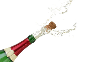 Champagner spritzt an Silvester aus einer Sekt Flasche