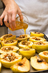 Preparation of quince with honey and nuts