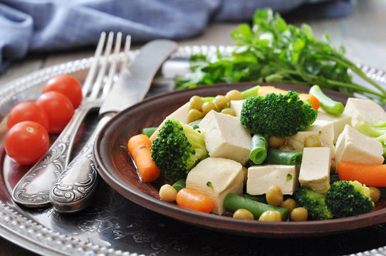 Tofu with boiled vegetables
