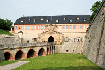 zitadelle-petersberg-erfurt-peterstor-mit-kommandantenhaus