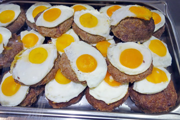 Chopped steak with egg