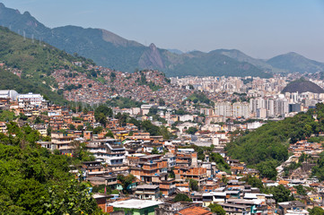 Fototapeta na wymiar Zobacz złej Powierzchnia na wzgórzach Rio de Janeiro, Brazylia