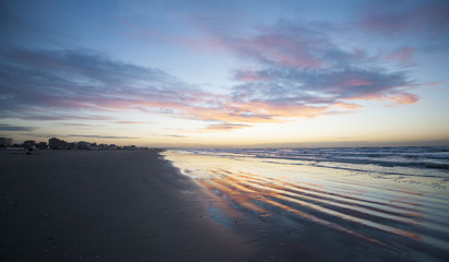 Fototapeta na wymiar Zachód słońca na plaży