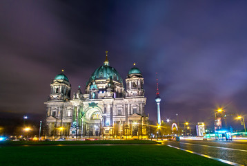 Berliner Dom bei Nacht © FSEID