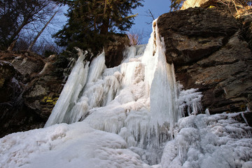 Obraz na płótnie Canvas Frozen waterfall