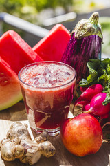 Red fruit and vegetable juice