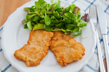 Wiener Schnitzel mit Salat