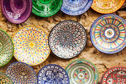 traditionelle Keramikteller in Marrakesch